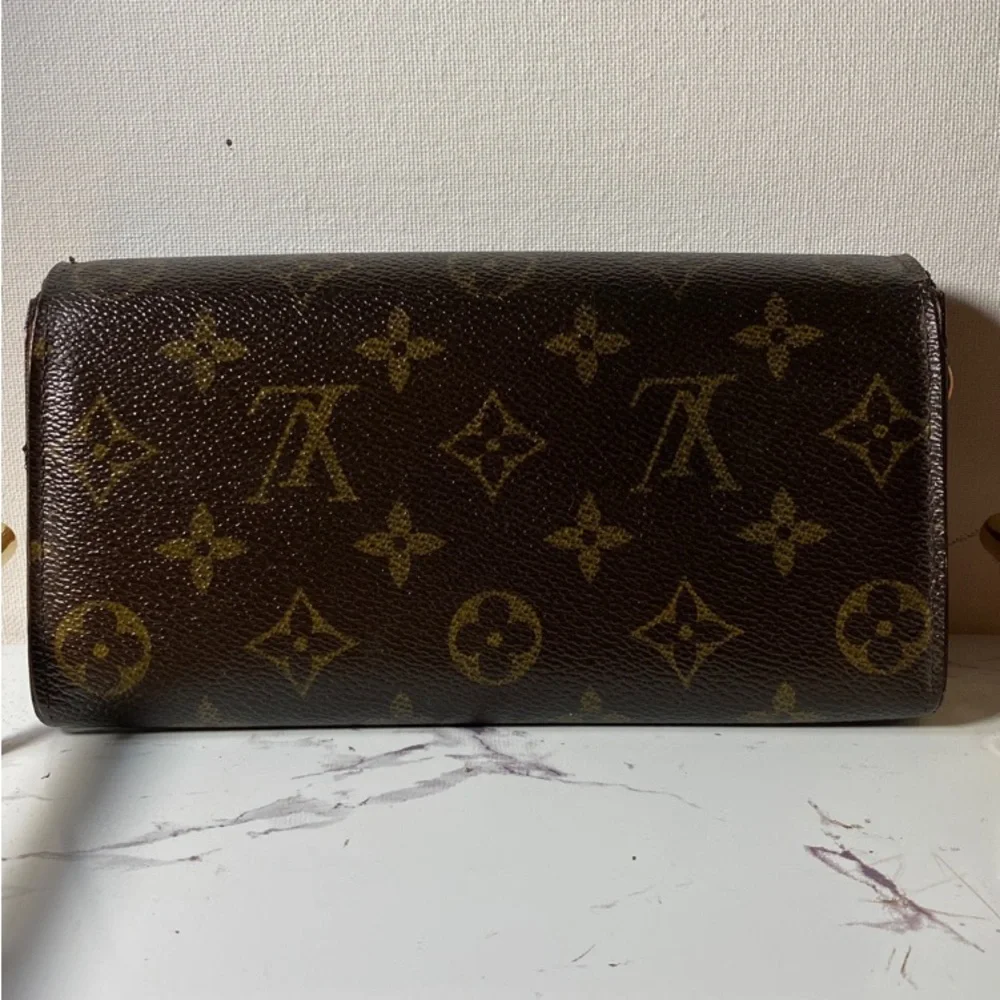 SOLDAuthentic Louis Vuitton Monogram Sarah Wallet - Picture 5 of 14